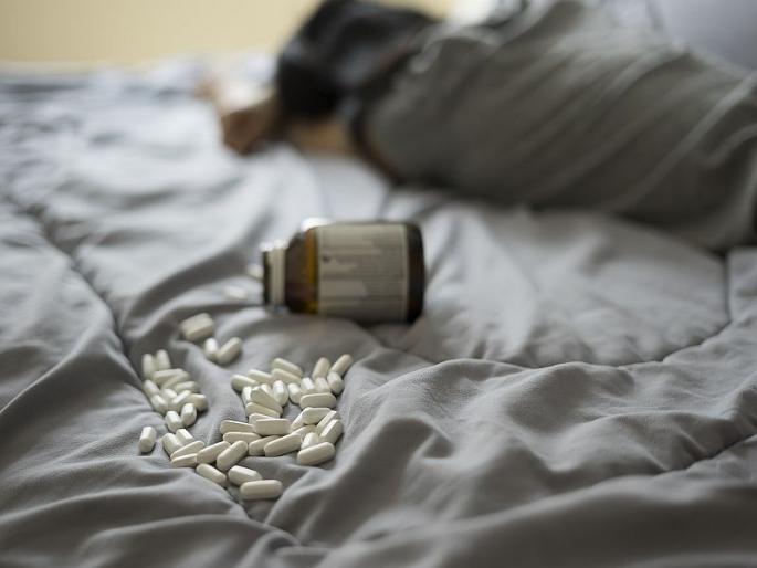 Lovers' suicide attempt; The nature of the lover is serious | प्रेमीयुगुलाचा आत्महत्येचा प्रयत्न; प्रियकराची प्रकृती गंभीर Lovers' suicide attempt; The nature of the lover is serious | प्रेमीयुगुलाचा आत्महत्येचा प्रयत्न; प्रियकराची प्रकृती गंभीर