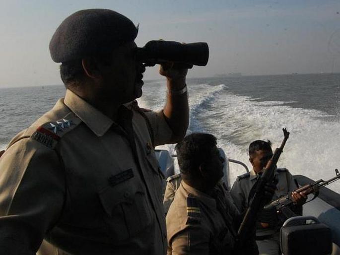 Four out of nine speedboats deployed for patrol | गस्तीसाठी तैनात नऊपैकी चार स्पीडबोटी बंद Four out of nine speedboats deployed for patrol | गस्तीसाठी तैनात नऊपैकी चार स्पीडबोटी बंद