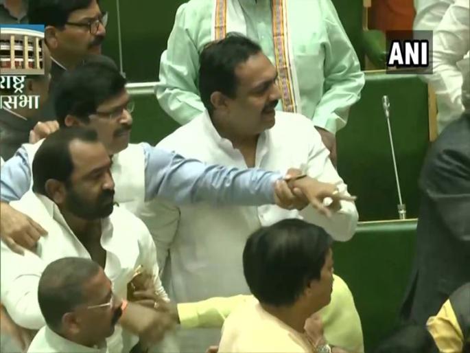 BJP, Shiv Sena MLA fight ; Jayant Patil, Ashish Shelar ran to help | भाजपा, शिवसेनेच्या आमदारांची सभागृहात हाणामारी; जयंत पाटील, आशिष शेलार धावले मदतीला BJP, Shiv Sena MLA fight ; Jayant Patil, Ashish Shelar ran to help | भाजपा, शिवसेनेच्या आमदारांची सभागृहात हाणामारी; जयंत पाटील, आशिष शेलार धावले मदतीला