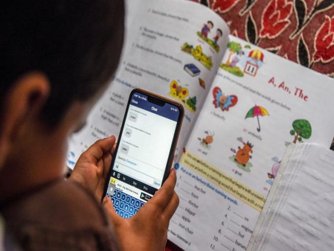 Online education has led to an increase in eye diseases in young children | ऑनलाइन शिक्षणामुळे लहान मुलांमधील डोळ्यांच्या आजारांमध्ये झाली वाढ Online education has led to an increase in eye diseases in young children | ऑनलाइन शिक्षणामुळे लहान मुलांमधील डोळ्यांच्या आजारांमध्ये झाली वाढ