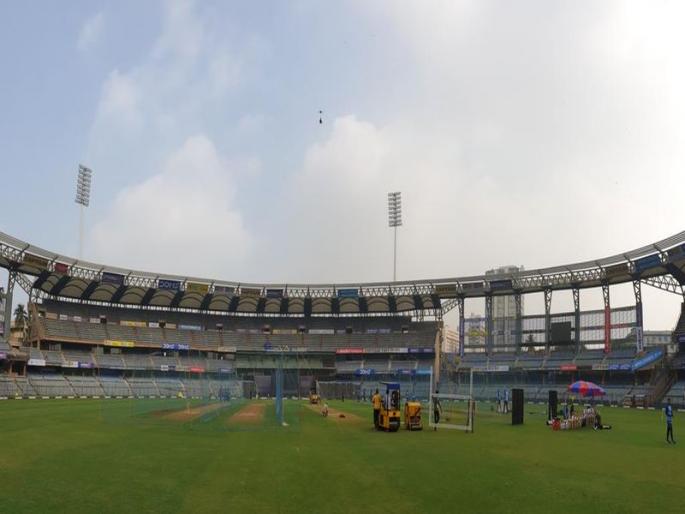 CAA, NPR, NRC to the law colleges Students 'protest' at Wankhede Stadium | सीएए, एनपीआर, एनआरसी कायद्याला वानखेडे स्टेडियमवर विद्यार्थ्यांनी 'असा' केला विरोध CAA, NPR, NRC to the law colleges Students 'protest' at Wankhede Stadium | सीएए, एनपीआर, एनआरसी कायद्याला वानखेडे स्टेडियमवर विद्यार्थ्यांनी 'असा' केला विरोध