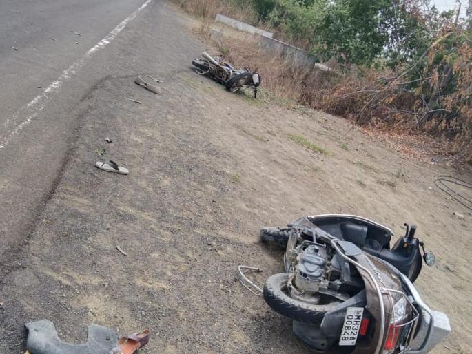 Four seriously injured in two-wheelers collision; accident on Jam-Samudrapur road vardha | दुचाकीच्या समोरासमोर धडकेत चारजण गंभीर जखमी,  जाम - समुद्रपूर मार्गांवरील  घटना Four seriously injured in two-wheelers collision; accident on Jam-Samudrapur road vardha | दुचाकीच्या समोरासमोर धडकेत चारजण गंभीर जखमी,  जाम - समुद्रपूर मार्गांवरील  घटना