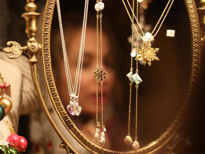 Demand for money, jewelry from married girlfriends; Boyfriend murdered her | विवाहित गर्लफ्रेंडकडून पैसे, दागिन्यांची मागणी; वैतागलेल्या प्रियकराने तिलाच संपवले