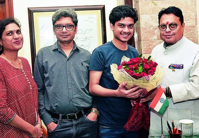 Stay away from social media; JEE Advanced examination topper Kartikey advised | सोशल मीडियापासून दूर राहा ; जेईई अॅडव्हान्स परीक्षेत पहिला आलेल्या कार्तिकेयचा सल्ला Stay away from social media; JEE Advanced examination topper Kartikey advised | सोशल मीडियापासून दूर राहा ; जेईई अॅडव्हान्स परीक्षेत पहिला आलेल्या कार्तिकेयचा सल्ला