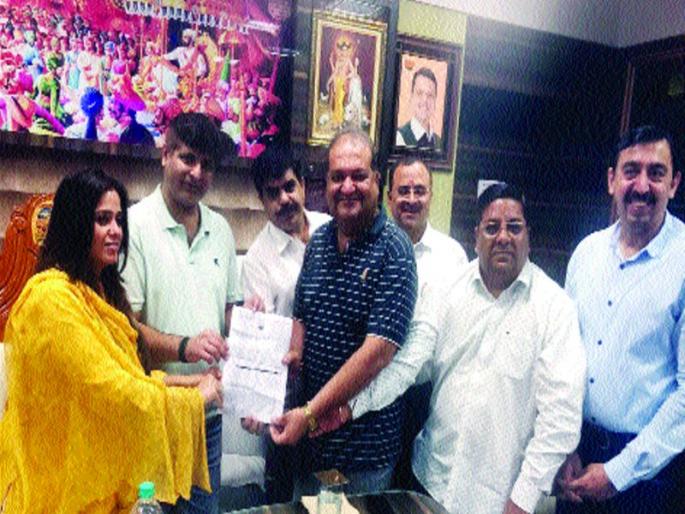 Jeans factories will start in Ulhasangarh | जीन्स कारखान्यांची सुरू होणार उल्हासनगरात धडधड Jeans factories will start in Ulhasangarh | जीन्स कारखान्यांची सुरू होणार उल्हासनगरात धडधड