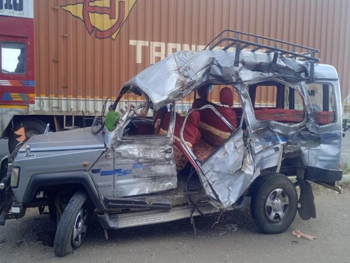 The journey to see the deity became final! The jeep's tire burst and three female devotees died in an instant | देवदर्शनाचा प्रवास ठरला अंतिम! टायर फुटला, भरधाव जीप उलटून तीन महिला भाविकांचा मृत्यू