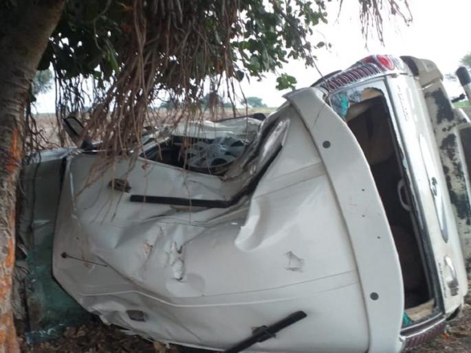 Six passengers injured in two jeep collision at Gangakhed | गंगाखेड येथे दोन जीपच्या धडकेत सहा प्रवासी जखमी Six passengers injured in two jeep collision at Gangakhed | गंगाखेड येथे दोन जीपच्या धडकेत सहा प्रवासी जखमी