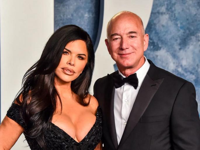 The world's most expensive wedding, costing a whopping Rs 7,139 crore | जगातील सर्वांत महागडे लग्न, खर्च तब्बल ७,१३९ कोटी रुपये The world's most expensive wedding, costing a whopping Rs 7,139 crore | जगातील सर्वांत महागडे लग्न, खर्च तब्बल ७,१३९ कोटी रुपये