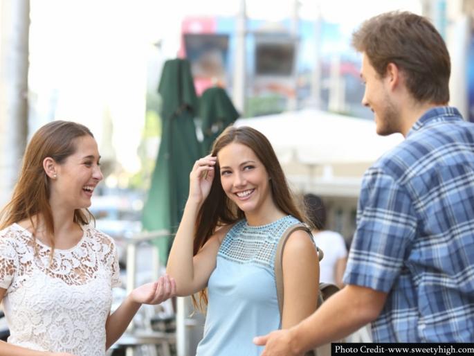 How will you know if a girls are interested in you | एखाद्या मुलीला तुमच्यात इन्टरेस्ट आहे की नाही कसं ओळखाल? असे आहेत संकेत How will you know if a girls are interested in you | एखाद्या मुलीला तुमच्यात इन्टरेस्ट आहे की नाही कसं ओळखाल? असे आहेत संकेत