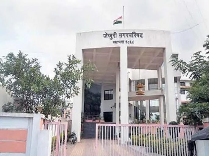 pune news Even after 10 months, Jejuris new water scheme has not yet begun. | तब्बल १० महिने उलटूनही जेजुरीच्या नवीन पाणी योजनेला मुहूर्तच लागेना pune news Even after 10 months, Jejuris new water scheme has not yet begun. | तब्बल १० महिने उलटूनही जेजुरीच्या नवीन पाणी योजनेला मुहूर्तच लागेना