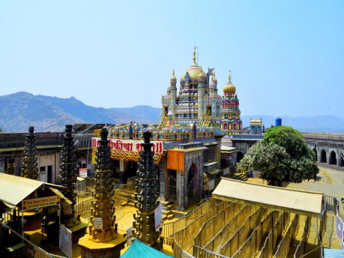 King of the three worlds! Celebration of Mahashivaratri without devotee at Jejuri fort | त्रैलोक्याचा राजा सुना सुना ! जेजुरी गडावर भविकांविना महाशिवरात्री साजरी