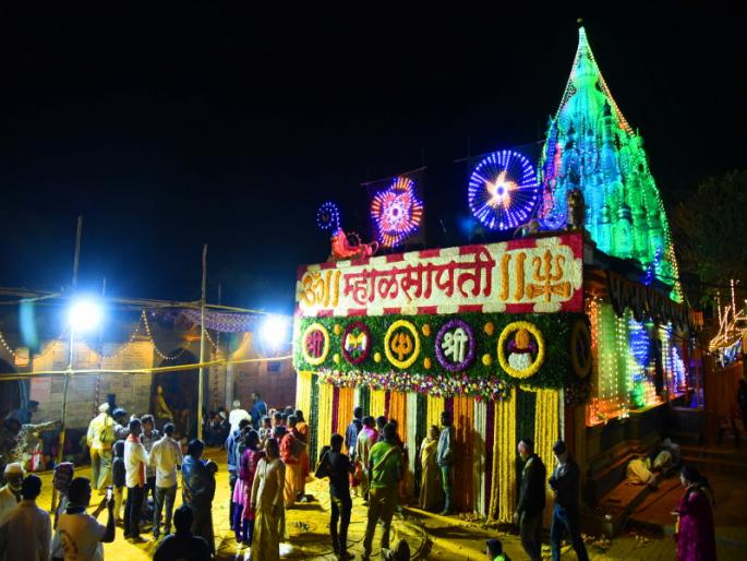 An crowed of devotees at Jejuri for Champashshti utsav | चंपाषष्ठी निमित्त येळकोट येळकोट जय मल्हारच्या जयघोषाने दुमदुमली सोन्याची जेजुरी An crowed of devotees at Jejuri for Champashshti utsav | चंपाषष्ठी निमित्त येळकोट येळकोट जय मल्हारच्या जयघोषाने दुमदुमली सोन्याची जेजुरी