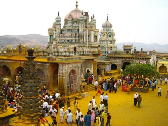 Gabhara of Khandoba temple of Jejuri closed for one and a half month | जेजुरीच्या खंडोबा मंदिराचा गाभारा दीड महिना बंद Gabhara of Khandoba temple of Jejuri closed for one and a half month | जेजुरीच्या खंडोबा मंदिराचा गाभारा दीड महिना बंद
