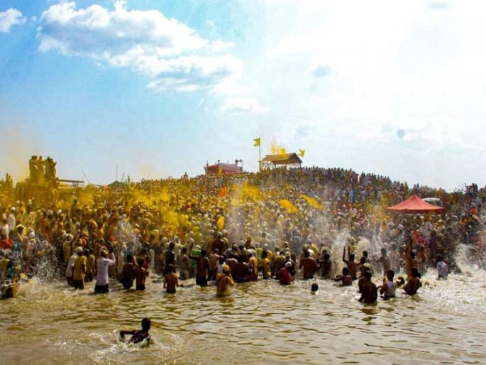 karha river Khanderayas bathing ceremony jejuri somavati yatra mahotsav | जय मल्हार! कऱ्हेकाठी रंगला खंडेरायचा स्नान सोहळा  karha river Khanderayas bathing ceremony jejuri somavati yatra mahotsav | जय मल्हार! कऱ्हेकाठी रंगला खंडेरायचा स्नान सोहळा