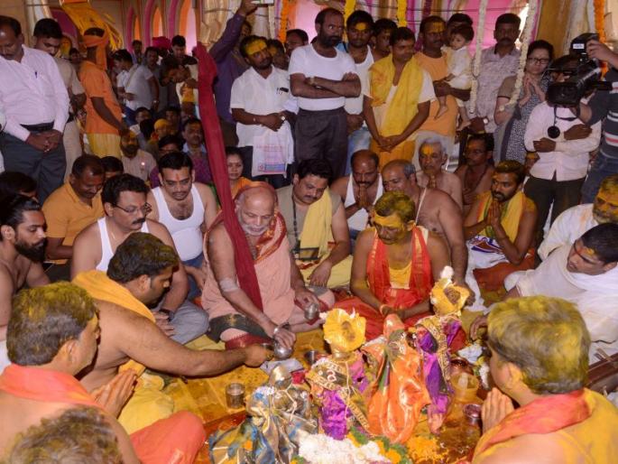 Champanaththi celebration in the religious environment of Jejuri Garh | जेजुरी गडावर धार्मिक वातावरणात चंपाषष्ठी उत्सवास प्रारंभ Champanaththi celebration in the religious environment of Jejuri Garh | जेजुरी गडावर धार्मिक वातावरणात चंपाषष्ठी उत्सवास प्रारंभ