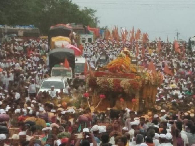 Mauli's palkhi in jejuri | भंडाऱ्याची उधळण करत माऊलींच्या पालखीचे खंडोबानगरीत स्वागत