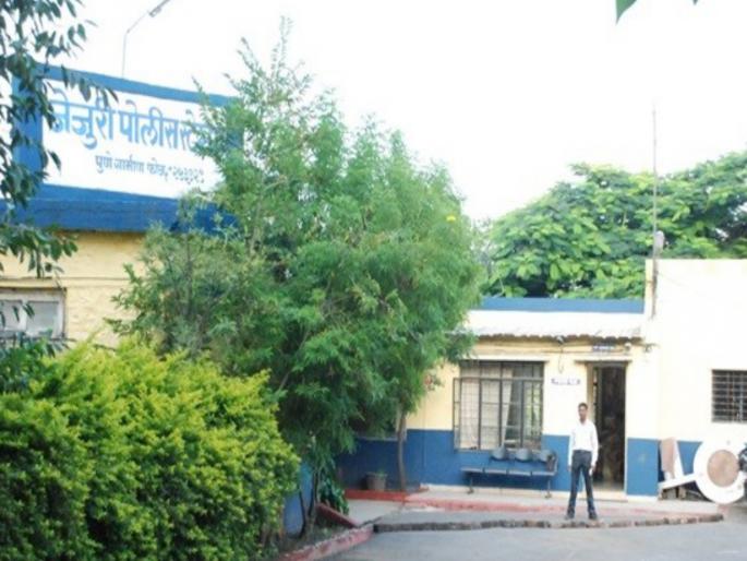 Tired of being harassed by private moneylenders in Jejuri, an elderly man drank poisonous medicine; his condition is critical | जेजुरीत खासगी सावकारांच्या जाचाला कंटाळून केले विषारी द्रव्य प्राशन; ज्येष्ठाची प्रकृती चिंताजनक Tired of being harassed by private moneylenders in Jejuri, an elderly man drank poisonous medicine; his condition is critical | जेजुरीत खासगी सावकारांच्या जाचाला कंटाळून केले विषारी द्रव्य प्राशन; ज्येष्ठाची प्रकृती चिंताजनक