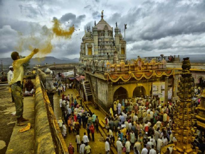 Jejuri Gadkote downfall! There is no restoration in 250 years: Nandy Chowk to the house needs repair | जेजुरी गडकोटाची पडझड! २५० वर्षांत जीर्णोद्धार नाहीच : नंदी चौकापासून गाभाऱ्यापर्यंत दुरुस्त्यांची गरज  Jejuri Gadkote downfall! There is no restoration in 250 years: Nandy Chowk to the house needs repair | जेजुरी गडकोटाची पडझड! २५० वर्षांत जीर्णोद्धार नाहीच : नंदी चौकापासून गाभाऱ्यापर्यंत दुरुस्त्यांची गरज