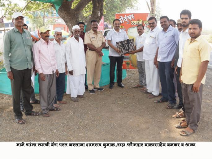 former ministers sister forgotted bag return from Rashwanti gruh owner | रसवंतीगृह चालकाकडून माजी मंत्र्यांच्या भगिनीला परत मिळाला लाखोंचा ऐवज   former ministers sister forgotted bag return from Rashwanti gruh owner | रसवंतीगृह चालकाकडून माजी मंत्र्यांच्या भगिनीला परत मिळाला लाखोंचा ऐवज