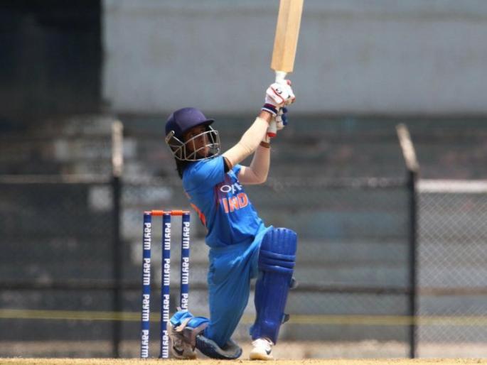 The Indian women's team took the winning lead | भारतीय महिला संघाने घेतली विजयी आघाडी