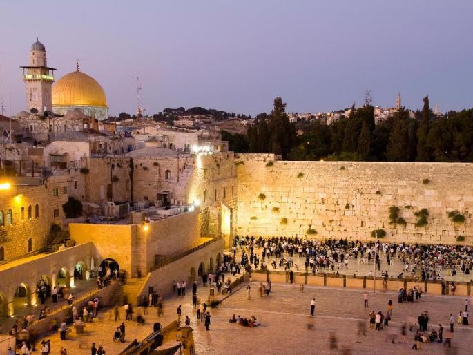 An decision of Trump on Israel give birth to new violence in the Middle East? | ट्रम्प यांचा इस्त्रायलबद्दलचा एकतर्फी निर्णय मध्यपूर्वेत नव्या हिंसेला जन्म देणार ? An decision of Trump on Israel give birth to new violence in the Middle East? | ट्रम्प यांचा इस्त्रायलबद्दलचा एकतर्फी निर्णय मध्यपूर्वेत नव्या हिंसेला जन्म देणार ?