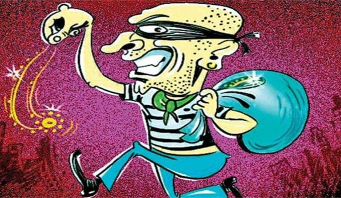 Daytime burglary in Rajgunagar in Khed taluka; Lampas with 72,000 ornaments | खेड तालुक्यातील राजगुनगरमध्ये दिवसाढवळ्या घरफोडी; ७२ हजारांचे दागिने लंपास