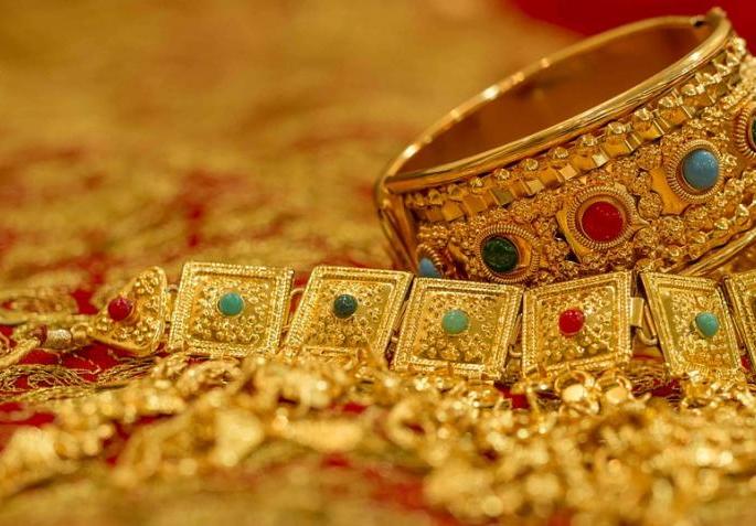 In the eve of Gudhipadwa, there are tremendous schems in the market | गुढीपाडव्याच्या मुहूर्तावर नागपुरात  बाजारपेठामध्ये योजनांची धूम In the eve of Gudhipadwa, there are tremendous schems in the market | गुढीपाडव्याच्या मुहूर्तावर नागपुरात  बाजारपेठामध्ये योजनांची धूम