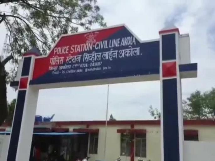 The only child in the family ended his life by writing a note in akola | कुटूंबातील एकुलत्या एक मुलाने चिठ्ठी लिहून संपविले जीवन The only child in the family ended his life by writing a note in akola | कुटूंबातील एकुलत्या एक मुलाने चिठ्ठी लिहून संपविले जीवन