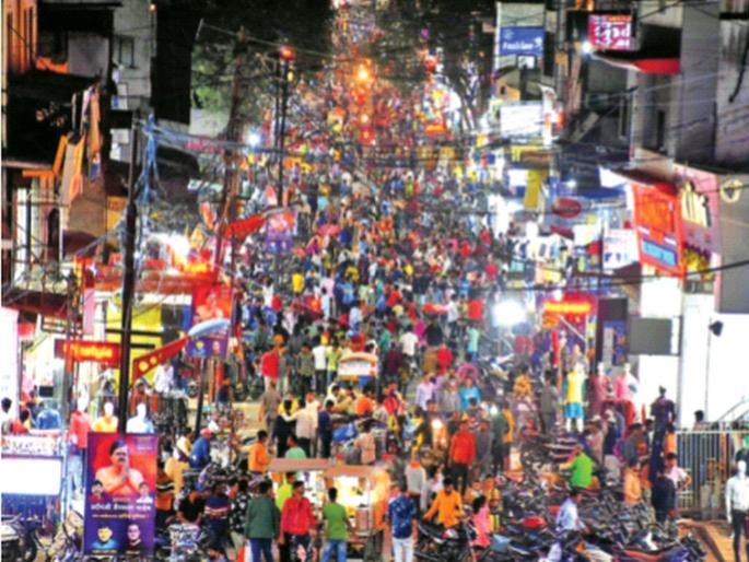 Markets flourishing, consumer shopping | चैतन्याने फुलल्या बाजारपेठा, ग्राहकांची मनसोक्त खरेदी Markets flourishing, consumer shopping | चैतन्याने फुलल्या बाजारपेठा, ग्राहकांची मनसोक्त खरेदी