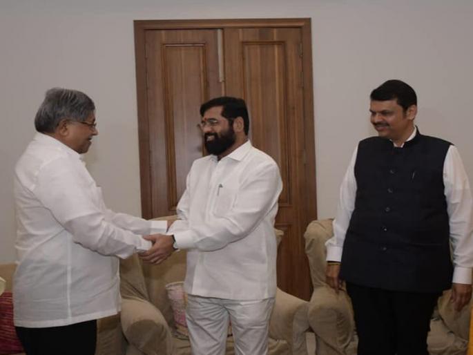 Devendra Fadnavis also informed that only Eknath Shinde will be sworn in at Raj Bhavan today. | आज कोण-कोण शपथ घेणार?; देवेंद्र फडणवीसांनी सांगितली महत्वाची माहिती Devendra Fadnavis also informed that only Eknath Shinde will be sworn in at Raj Bhavan today. | आज कोण-कोण शपथ घेणार?; देवेंद्र फडणवीसांनी सांगितली महत्वाची माहिती