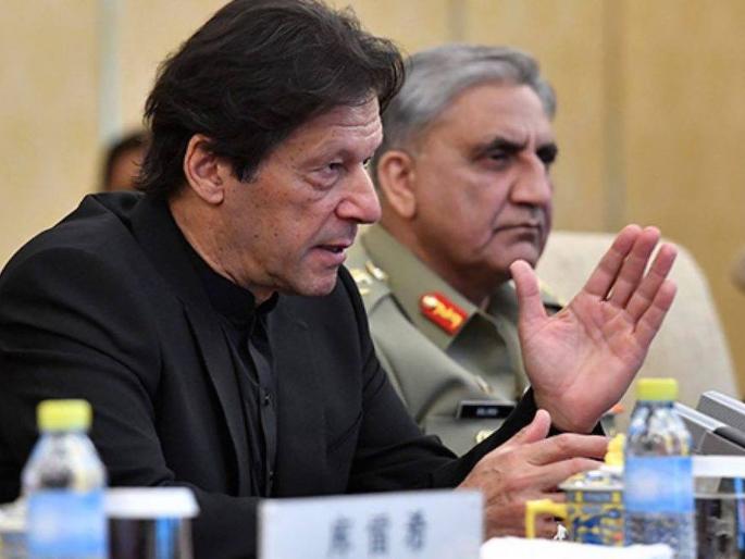 Back of Imran Khan; Pakistani Army chief Qamar Javed Bajwa visits ISI headquarters | Imran Khan: इम्रान खान यांची खुर्ची धोक्यात?; पाकिस्तानी लष्कर प्रमुख बाजवा आणि ISI चीफमध्ये गुप्त बैठक