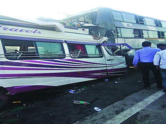 Accidents on the fast track increased; Accidents cross thousands of stages in seven years | द्रुतगती मार्गावर अपघातांचे प्रमाण वाढले; सात वर्षांत अपघातांनी ओलांडला हजारांचा टप्पा