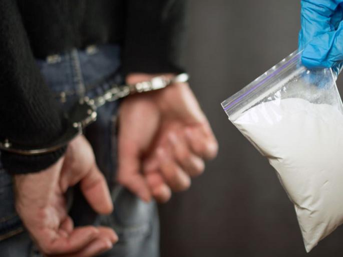 Drug smuggler arrested in Mumbai despite being a professor in Dubai | दुबईत प्राध्यापक असूनही मुंबईत ड्रग्जची तस्करी करणाऱ्याला अटक Drug smuggler arrested in Mumbai despite being a professor in Dubai | दुबईत प्राध्यापक असूनही मुंबईत ड्रग्जची तस्करी करणाऱ्याला अटक