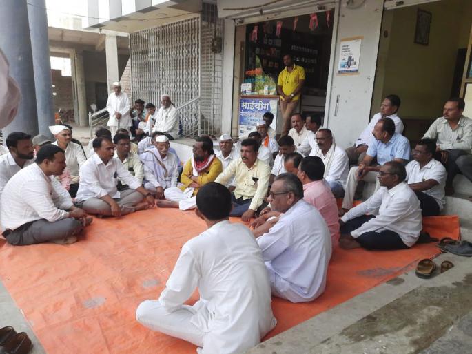 Puntamba Farmer Protest Planning: After five years, farmers will protest again in Puntamba; Four important demands put forward in the meeting | Puntamba Farmer Protest: पाच वर्षांनंतर पुन्हा पुणतांब्यात शेतकरी आंदोलनाला बसणार; बैठकीत ठेवल्या चार महत्वाच्या मागण्या Puntamba Farmer Protest Planning: After five years, farmers will protest again in Puntamba; Four important demands put forward in the meeting | Puntamba Farmer Protest: पाच वर्षांनंतर पुन्हा पुणतांब्यात शेतकरी आंदोलनाला बसणार; बैठकीत ठेवल्या चार महत्वाच्या मागण्या
