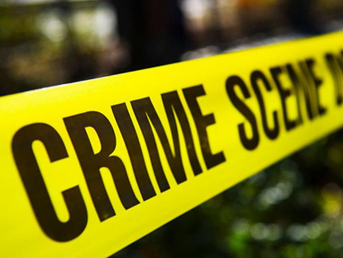 Showed the scythe to the police; Village goons arrested in Ulhasnagar ... | पोलिसाला कोयता दाखविला; उल्हासनगरात गावगुंडाला अटक करून आणले... Showed the scythe to the police; Village goons arrested in Ulhasnagar ... | पोलिसाला कोयता दाखविला; उल्हासनगरात गावगुंडाला अटक करून आणले...