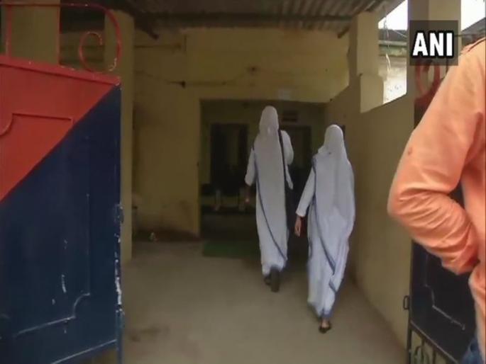 jharkhand missionaries of charity staff arrested with two nun for selling babies | मदर तेरेसांच्या संस्थेवर नवजात अर्भकांच्या विक्रीचा आरोप, दोन नन्सना अटक jharkhand missionaries of charity staff arrested with two nun for selling babies | मदर तेरेसांच्या संस्थेवर नवजात अर्भकांच्या विक्रीचा आरोप, दोन नन्सना अटक