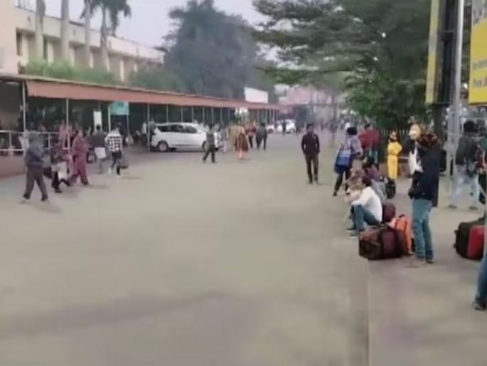 thief stolen eight month old baby girl from station ran awa in car mother kept chasing him living by begging | धक्कादायक! आईच्या कुशीत झोपलेलं 8 महिन्यांचं बाळ चोरलं; नेमकं काय घडलं? thief stolen eight month old baby girl from station ran awa in car mother kept chasing him living by begging | धक्कादायक! आईच्या कुशीत झोपलेलं 8 महिन्यांचं बाळ चोरलं; नेमकं काय घडलं?