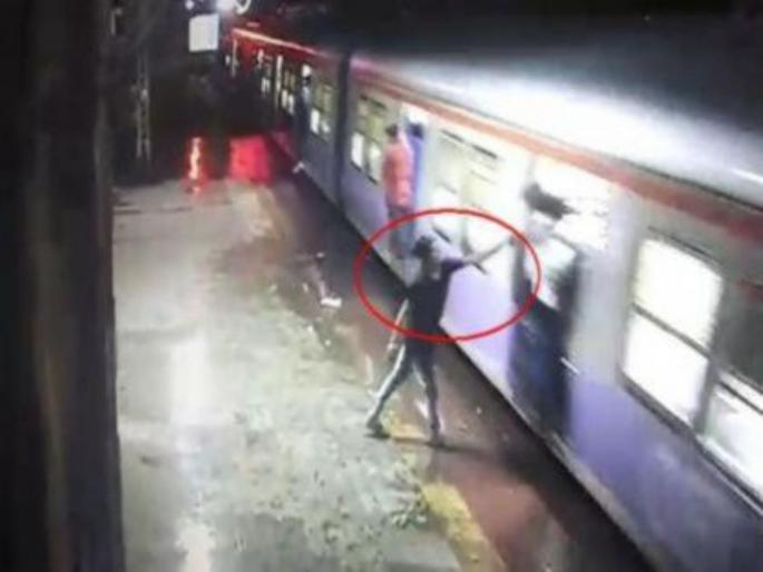 Attacked by a raccoon while sitting on the footboard of a train; Passenger loses a leg, accused arrested | ट्रेनच्या फूटबोर्डवर बसताच गर्दुल्ल्याचा हल्ला; तोल जाऊन खाली पडलेल्या प्रवाशाने पाय गमावला, आरोपीला अटक Attacked by a raccoon while sitting on the footboard of a train; Passenger loses a leg, accused arrested | ट्रेनच्या फूटबोर्डवर बसताच गर्दुल्ल्याचा हल्ला; तोल जाऊन खाली पडलेल्या प्रवाशाने पाय गमावला, आरोपीला अटक