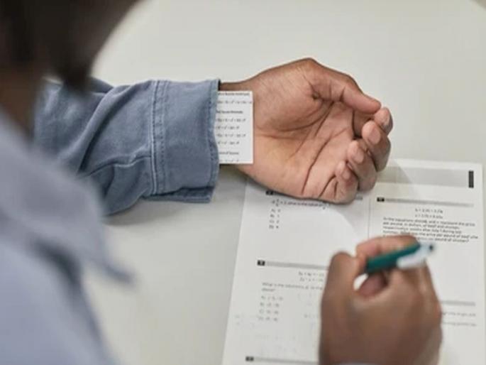 29 students caught cheating in class 10th and 12th exams in Mumbai | मुंबईत वाढले काॅपीबहाद्दर; दहावी, बारावीत सापडले २९ जण 29 students caught cheating in class 10th and 12th exams in Mumbai | मुंबईत वाढले काॅपीबहाद्दर; दहावी, बारावीत सापडले २९ जण