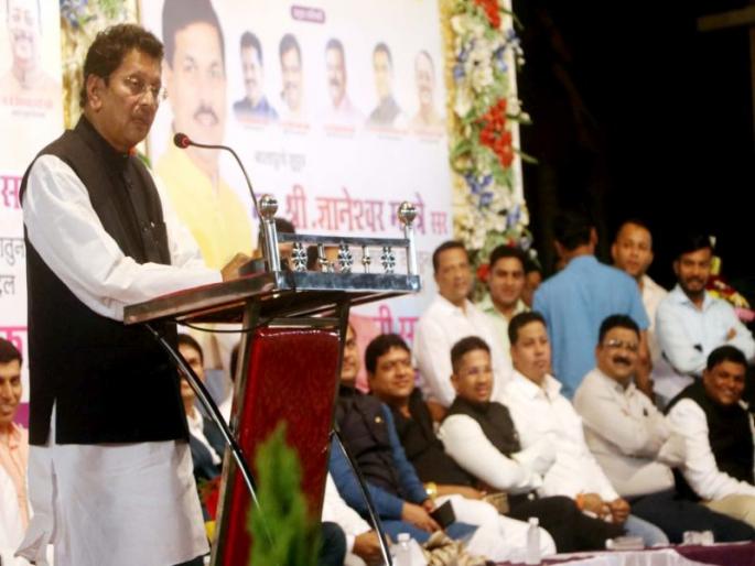 Need to remove scarves of those protesting by wearing scarves in Barasu - Deepak Kesarkar | बारसूमध्ये स्कार्प लावून आंदोलन करणाऱ्यांचे स्कार्फ काढण्याची गरज - दीपक केसरकर Need to remove scarves of those protesting by wearing scarves in Barasu - Deepak Kesarkar | बारसूमध्ये स्कार्प लावून आंदोलन करणाऱ्यांचे स्कार्फ काढण्याची गरज - दीपक केसरकर