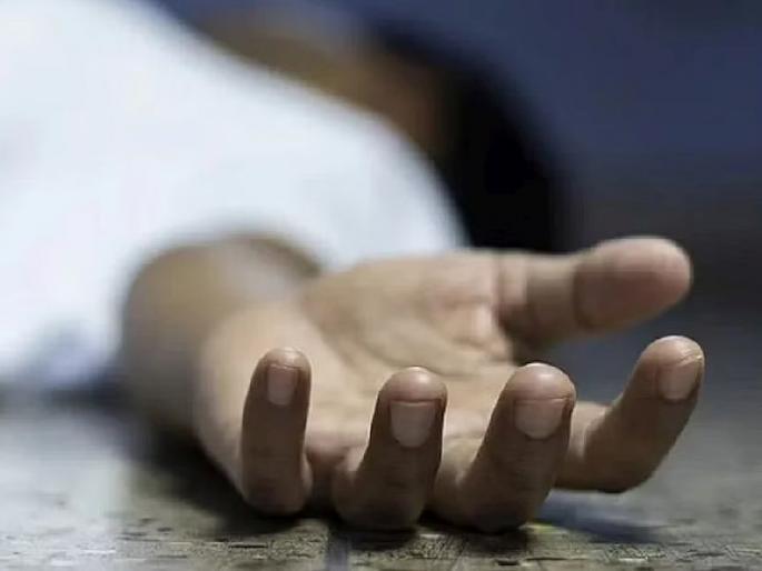 A boy died after falling while picking a ball on the roof while playing cricket | क्रिकेट खेळताना छप्परावर आढलेला चेंडू काढताना घसरुन पडल्याने एका मुलाचा मृत्यू A boy died after falling while picking a ball on the roof while playing cricket | क्रिकेट खेळताना छप्परावर आढलेला चेंडू काढताना घसरुन पडल्याने एका मुलाचा मृत्यू