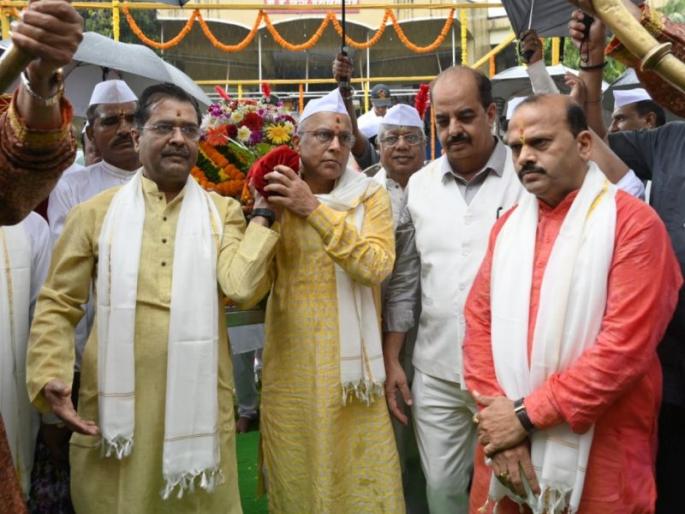 Cleanliness and environment protection vigil in Gyan Dindi of Birla College | बिर्ला कॉलेजच्या ज्ञान दिंडीमध्ये स्वच्छता आणि पर्यावरण रक्षणाचा जागर Cleanliness and environment protection vigil in Gyan Dindi of Birla College | बिर्ला कॉलेजच्या ज्ञान दिंडीमध्ये स्वच्छता आणि पर्यावरण रक्षणाचा जागर