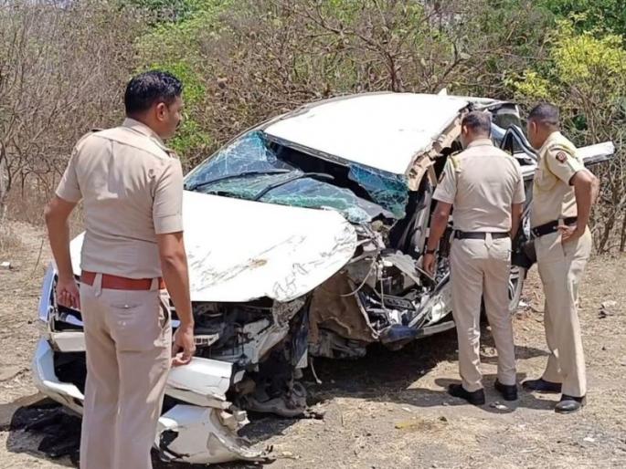 All five survived the car wreck; Fatal Car-Container Accident | दैव बलवत्तर! कारचा चक्काचूर होऊनही वाचले पाचही जण; कार-कंटेनरचा भीषण अपघात All five survived the car wreck; Fatal Car-Container Accident | दैव बलवत्तर! कारचा चक्काचूर होऊनही वाचले पाचही जण; कार-कंटेनरचा भीषण अपघात