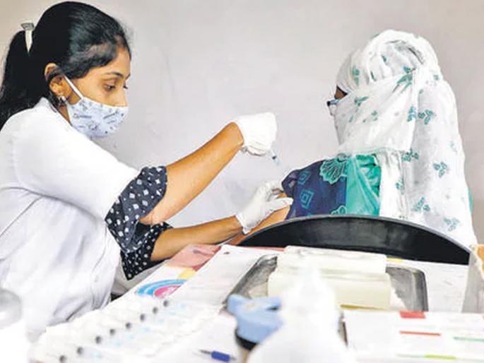 Central Govt preparing for corona vaccine booster dose to Health workers on Third wave | Corona Booster Dose: केंद्र सरकार मोठा निर्णय घेण्याच्या तयारीत; आरोग्य कर्मचाऱ्यांना बुस्टर डोस मिळणार Central Govt preparing for corona vaccine booster dose to Health workers on Third wave | Corona Booster Dose: केंद्र सरकार मोठा निर्णय घेण्याच्या तयारीत; आरोग्य कर्मचाऱ्यांना बुस्टर डोस मिळणार