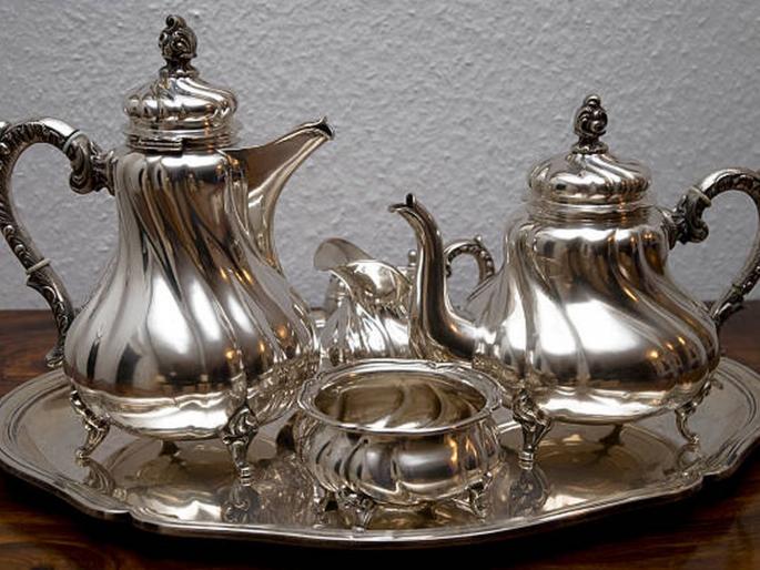 Silver worth Rs 1.23 crore stolen from Bhiwandi warehouse | भिवंडीतील गोदामातून एक कोटी २३ लाखांची चांदीची चोरी Silver worth Rs 1.23 crore stolen from Bhiwandi warehouse | भिवंडीतील गोदामातून एक कोटी २३ लाखांची चांदीची चोरी