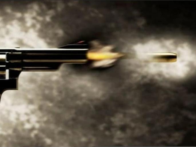 bullet fire by mistaken from revolver; Police personnel serious injured in Nagpur | मॅगझिन लावताना झाला फायर; नागपूरमध्ये पोलीस कर्मचारी गंभीर जखमी bullet fire by mistaken from revolver; Police personnel serious injured in Nagpur | मॅगझिन लावताना झाला फायर; नागपूरमध्ये पोलीस कर्मचारी गंभीर जखमी