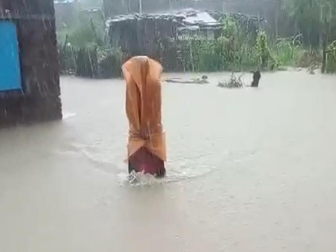 Heavy rains in Vardha; Due to ingress of water in the house, there is a lot of damage, the suffering of the citizens | वर्ध्यात जोरदार पाऊस; घरात पाणी शिरल्याने मोठ्या प्रमाणात नुकसान, नागरिकांचे हाल Heavy rains in Vardha; Due to ingress of water in the house, there is a lot of damage, the suffering of the citizens | वर्ध्यात जोरदार पाऊस; घरात पाणी शिरल्याने मोठ्या प्रमाणात नुकसान, नागरिकांचे हाल