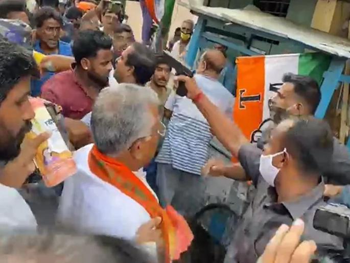 Bhawanipur: Attack on BJP's Dilip Ghosh on last day of campaign west bengal by election | भवानीपूर: प्रचाराच्या शेवटच्या दिवशी दिलीप घोष यांच्यावर हल्ला; सुरक्षा रक्षकांनी काढले पिस्तूल Bhawanipur: Attack on BJP's Dilip Ghosh on last day of campaign west bengal by election | भवानीपूर: प्रचाराच्या शेवटच्या दिवशी दिलीप घोष यांच्यावर हल्ला; सुरक्षा रक्षकांनी काढले पिस्तूल