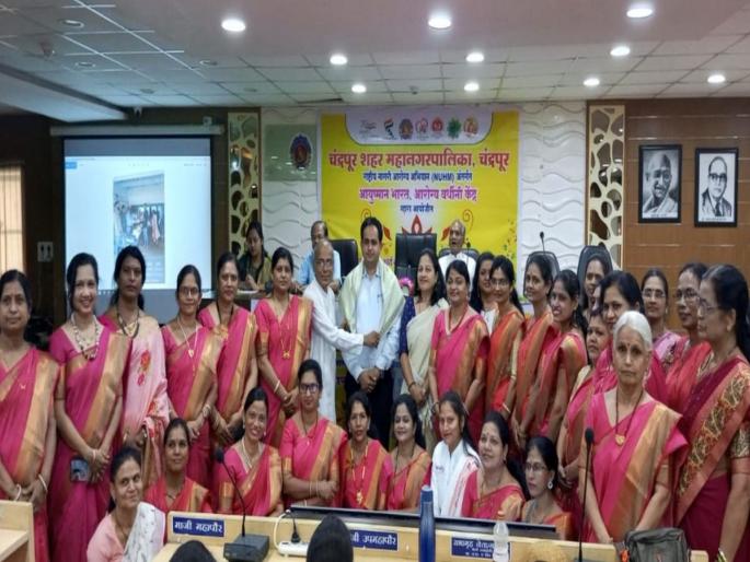 20 thousand 396 citizens took yoga lessons in Chandrapur | चंद्रपुरात २० हजार ३९६ नागरिकांनी घेतले योगाचे धडे 20 thousand 396 citizens took yoga lessons in Chandrapur | चंद्रपुरात २० हजार ३९६ नागरिकांनी घेतले योगाचे धडे