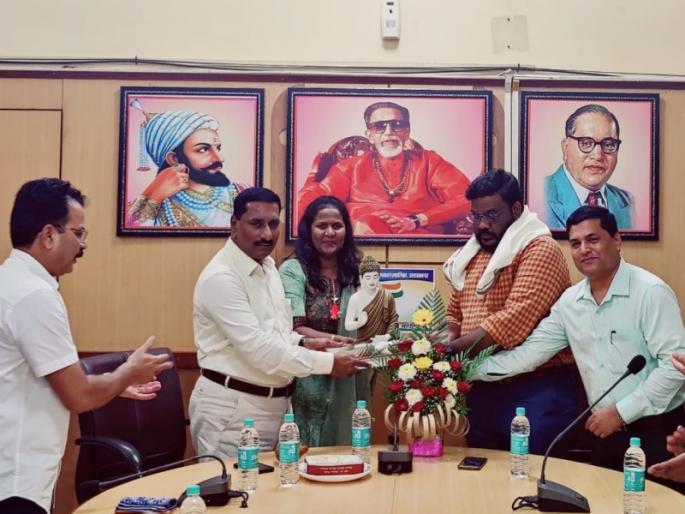 Newly appointed Commissioner of Ulhasnagar Municipal Corporation Aziz Shaikh took charge | उल्हासनगर महापालिकेचे नवनियुक्त आयुक्त अजीज शेख यांनी पदभार स्वीकारला Newly appointed Commissioner of Ulhasnagar Municipal Corporation Aziz Shaikh took charge | उल्हासनगर महापालिकेचे नवनियुक्त आयुक्त अजीज शेख यांनी पदभार स्वीकारला